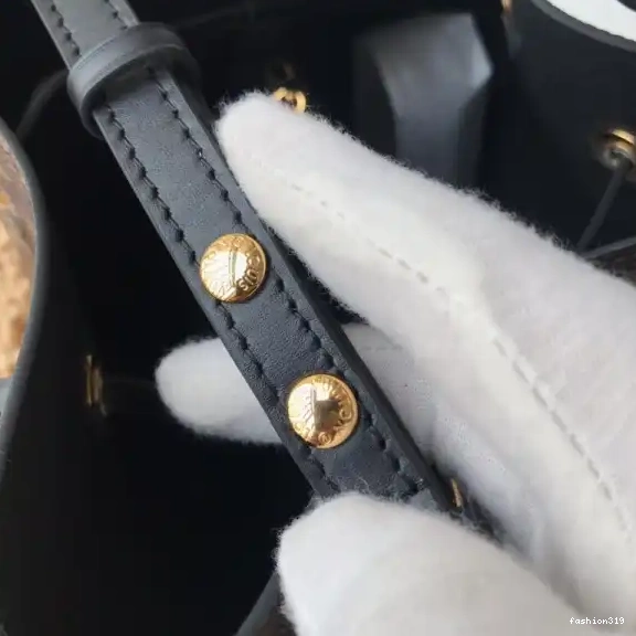 VUITTON NÉONOÉ LOUIS 0427